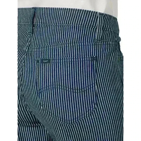 Lee Womens Plus Midrise Regular Fit Blue Railroad Striped Denim Shorts Size 22 M - Picture 6 of 7